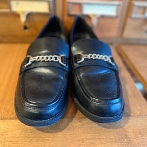 Anne Klein size 8 Women’s Black Loafers with Chain Detail Flex Technology